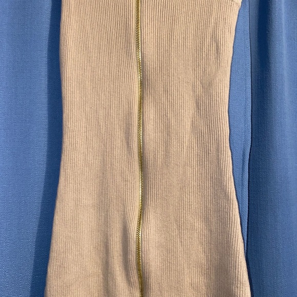 Fitting dress - Picture 7 of 7